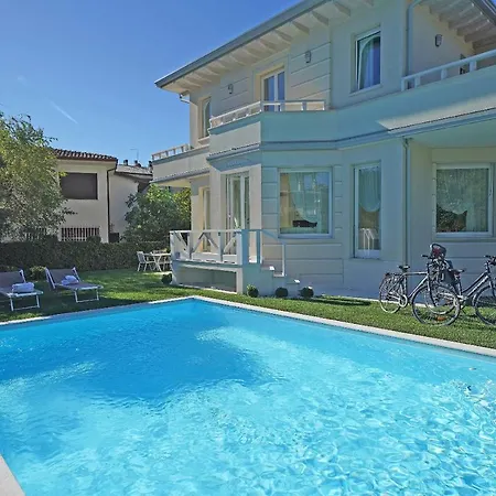 Sabine: New Modern With Private Pool *