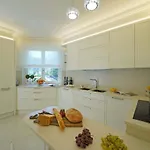 Sabine: New Modern With Private Pool * Toscolano Maderno