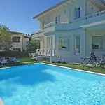 Sabine: New Modern With Private Pool *