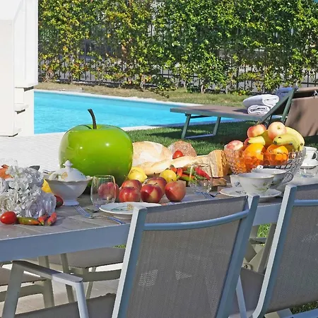 Sabine: New Modern With Private Pool Vila *