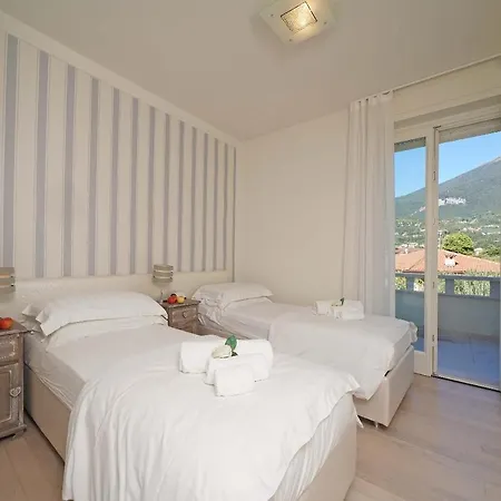 Sabine: New Modern With Private Pool Vila Toscolano Maderno