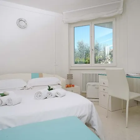 Sabine: New Modern With Private Pool Vila Toscolano Maderno